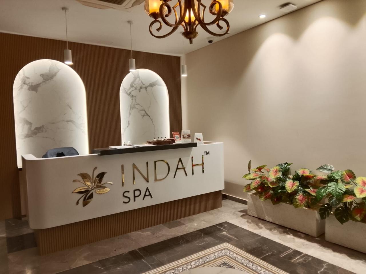 Hotel Emerald Exterior