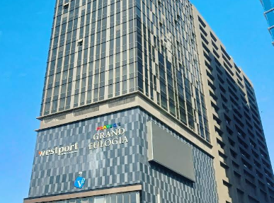 Hotel Emerald Exterior