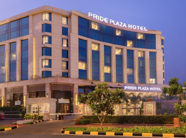 Hotel Emerald Exterior