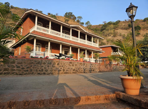 Hotel Emerald Exterior