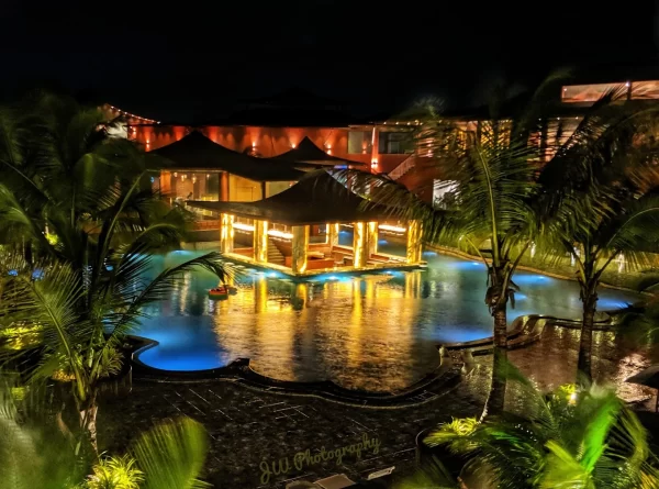 Hotel Emerald Exterior